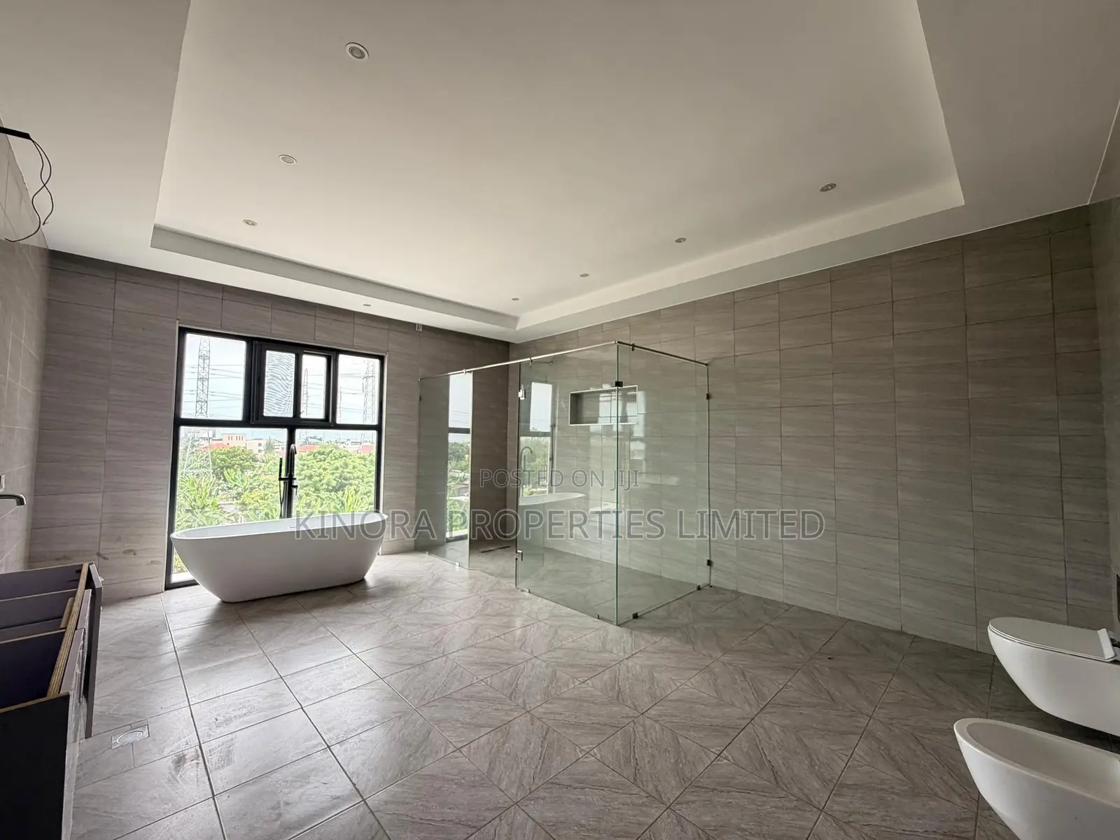 4bdrm Duplex in Adjiganor, East Legon for sale