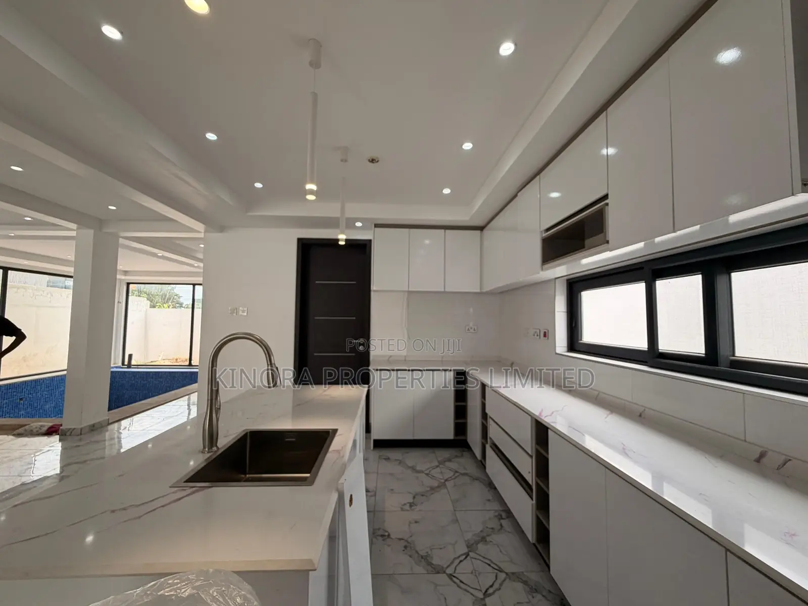 4bdrm Duplex in Adjiganor, East Legon for sale