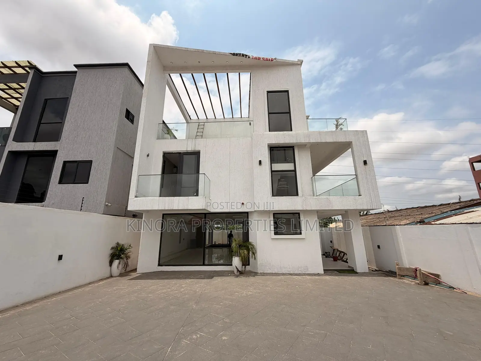 4bdrm Duplex in Adjiganor, East Legon for sale