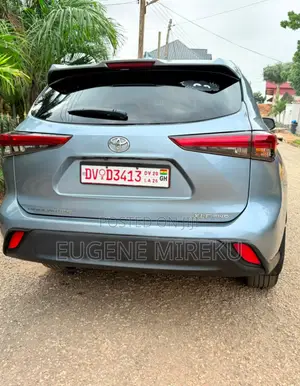 Toyota Highlander XLE 2022 Blue