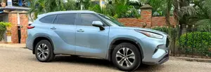 Toyota Highlander XLE 2022 Blue