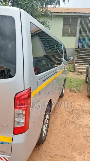 Nissan Caravan (Urvan) 2014 Silver