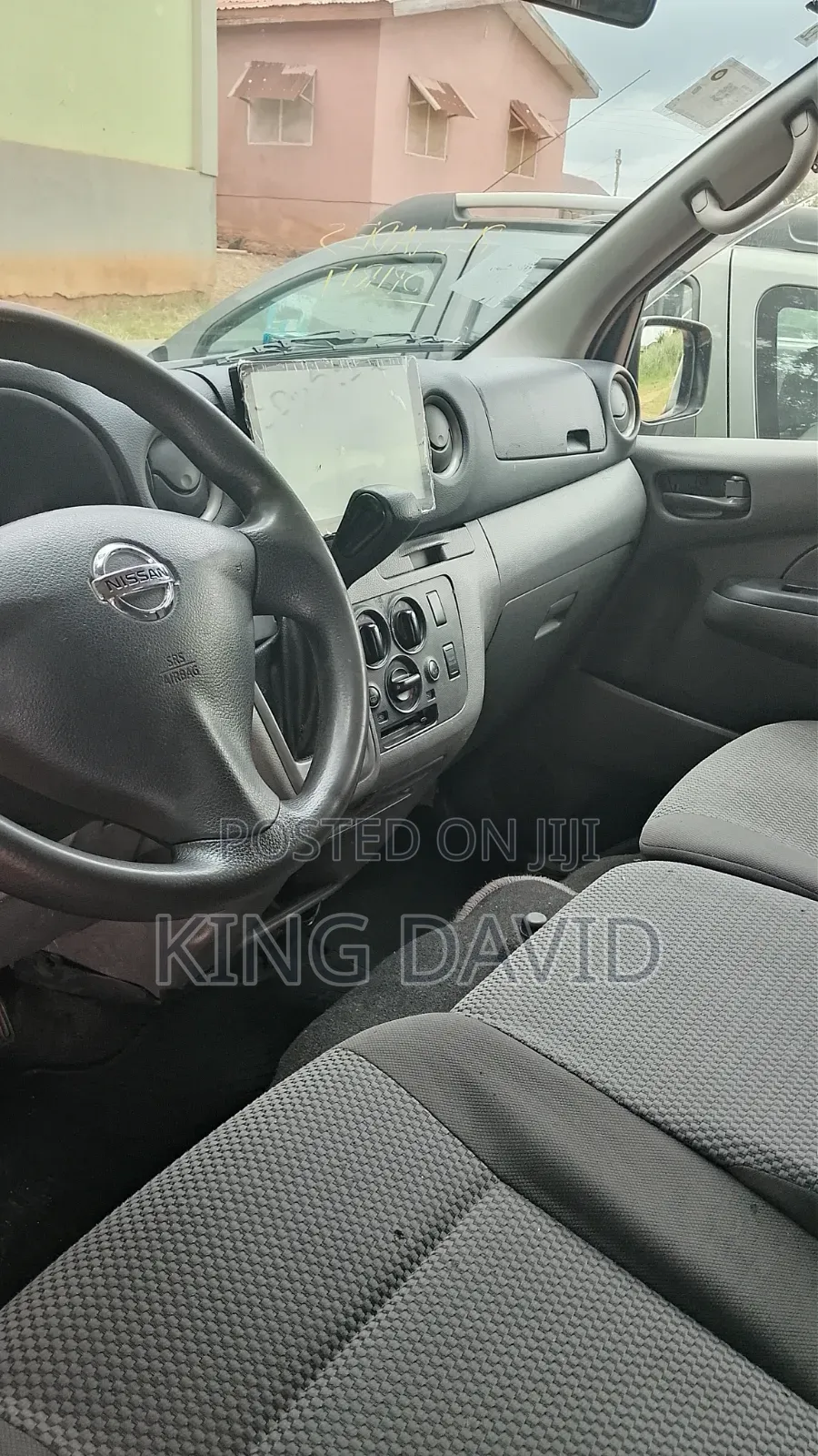 Nissan Caravan (Urvan) 2014 Silver