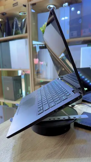 Laptop Dell Latitude 7400 2-in-1 16GB Intel Core i5 SSD 256GB