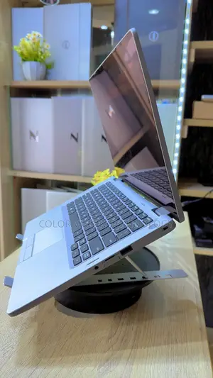 Laptop Dell Latitude 5310 2-in-1 8GB Intel Core i7 SSD 256GB