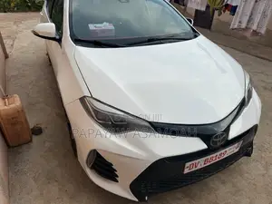 Toyota Corolla XSE (1.8L 4cyl 2A) 2019 White