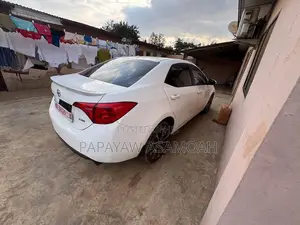 Toyota Corolla XSE (1.8L 4cyl 2A) 2019 White
