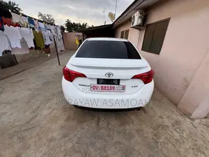 Toyota Corolla XSE (1.8L 4cyl 2A) 2019 White