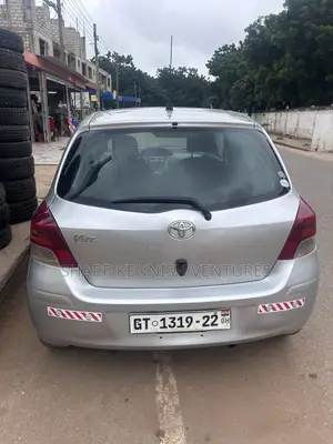 Toyota Vitz 1.3 FWD 3dr 2010 Silver