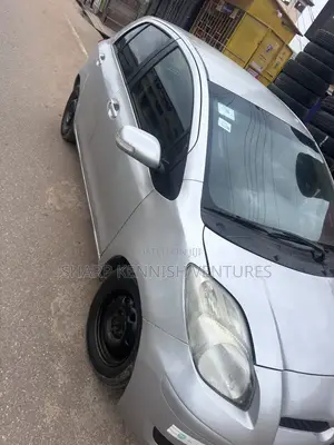 Toyota Vitz 1.3 FWD 3dr 2010 Silver