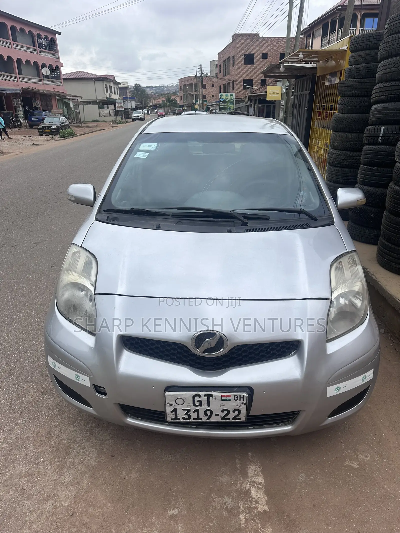 Toyota Vitz 1.3 FWD 3dr 2010 Silver