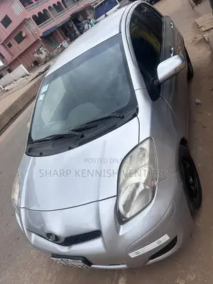 Toyota Vitz 1.3 FWD 3dr 2010 Silver