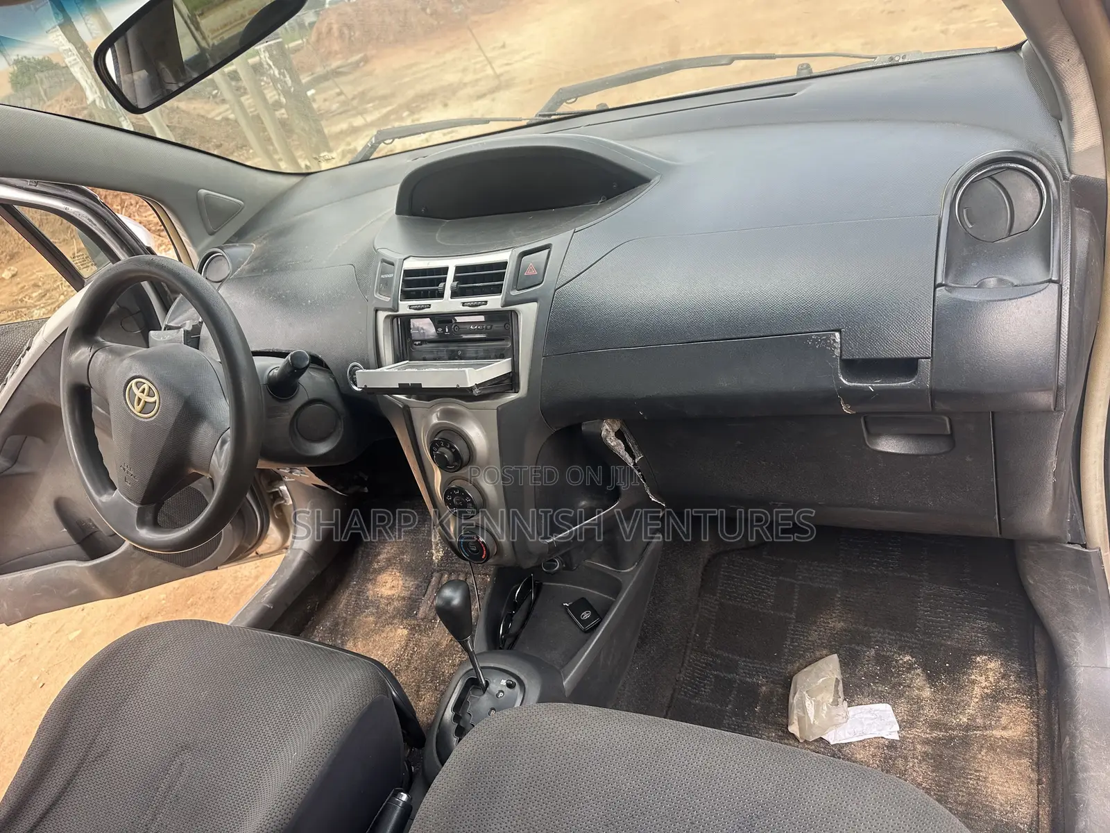 Toyota Vitz 1.3 FWD 3dr 2010 Silver