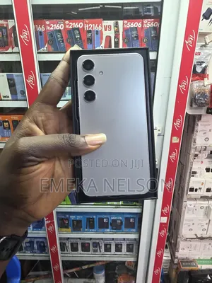 New Samsung Galaxy S24+ 256 GB Gold