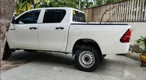 New Toyota Hilux 2025 White