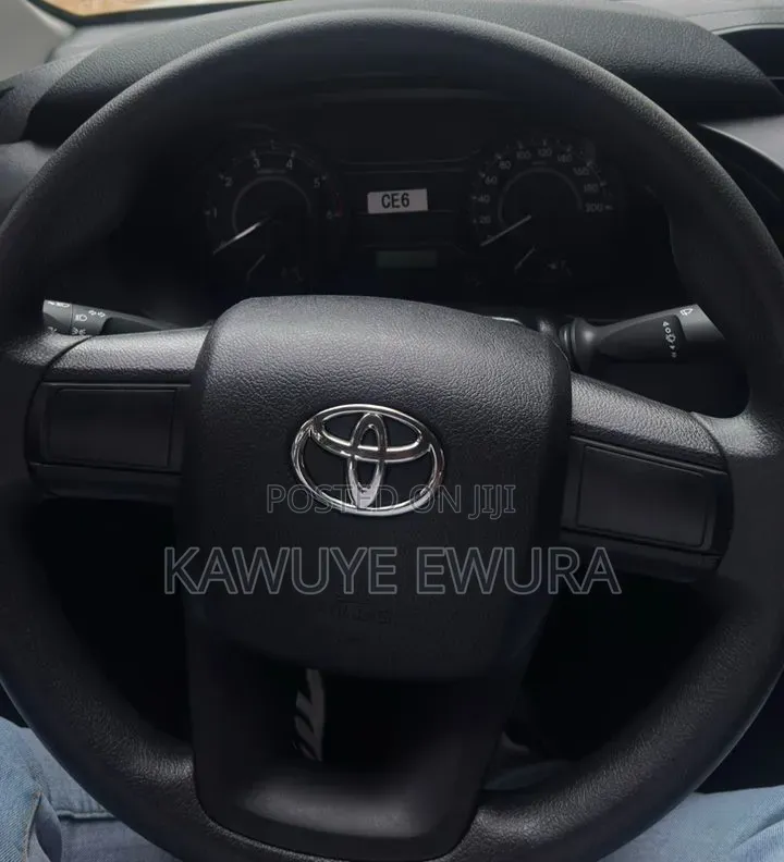 New Toyota Hilux 2025 White