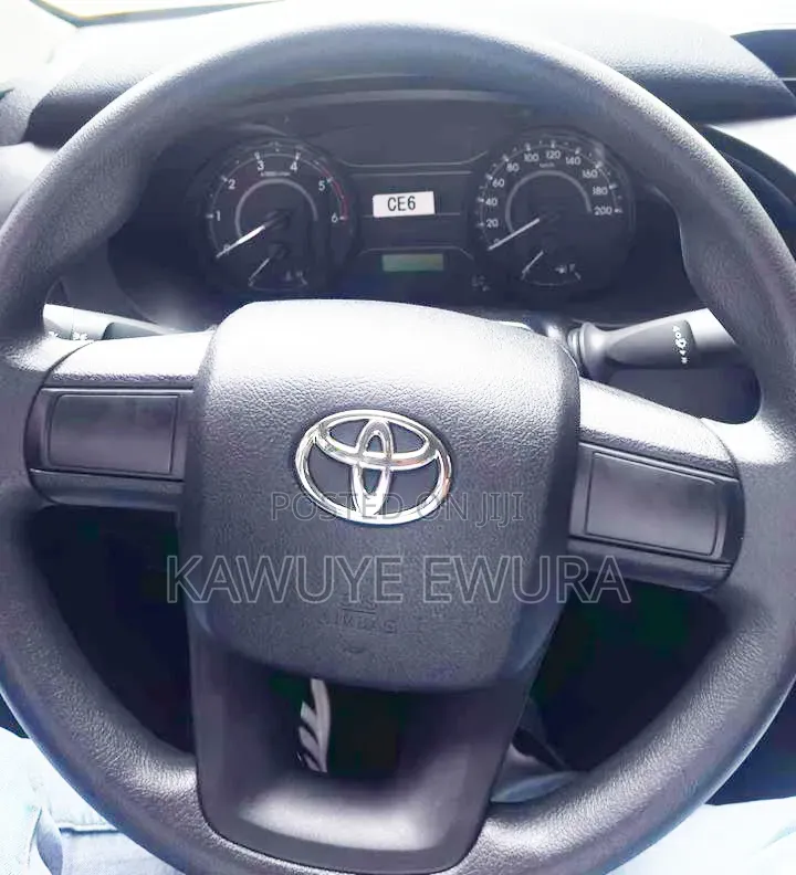 New Toyota Hilux 2025 White