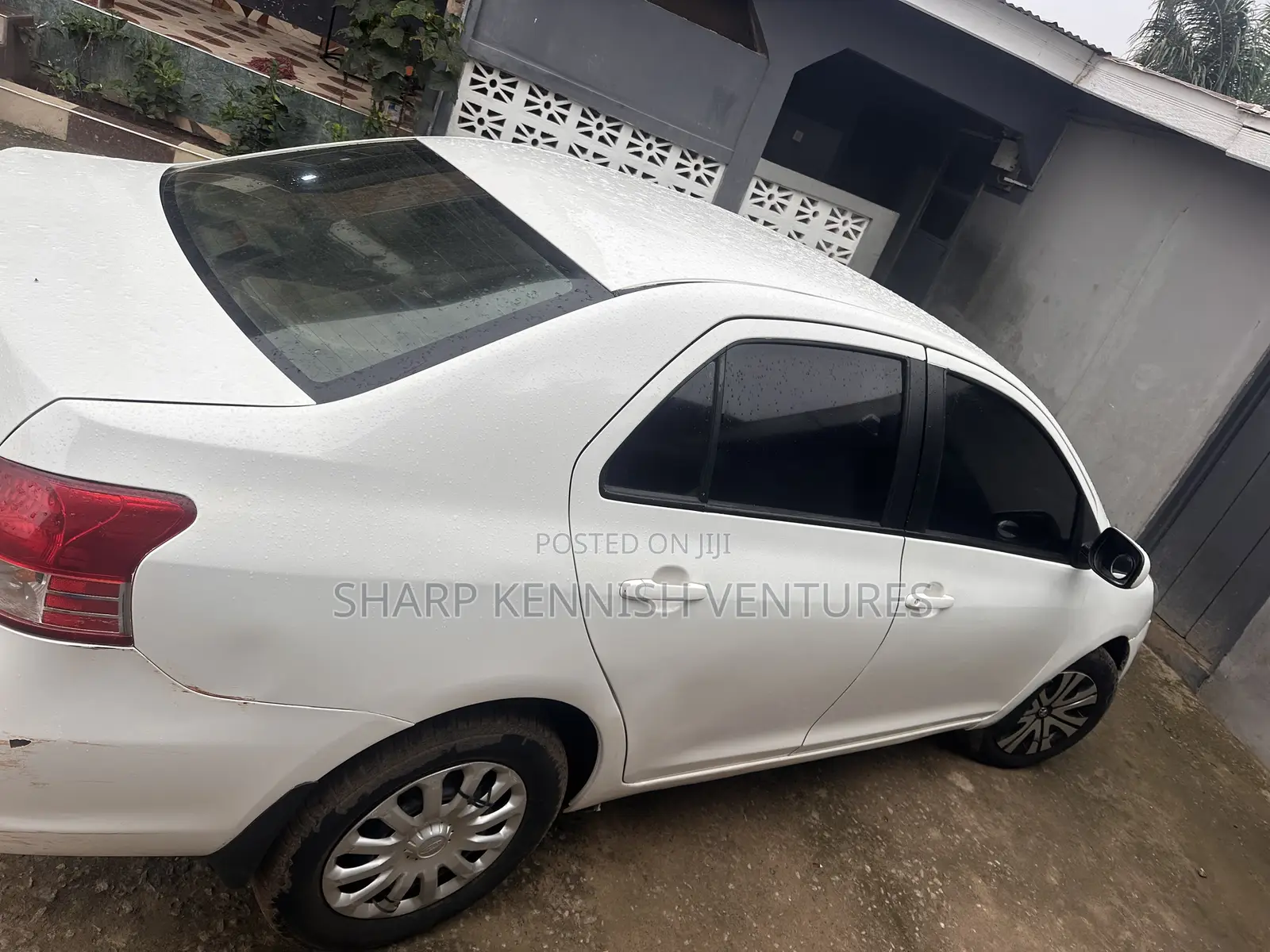 Toyota Yaris L Hatchback 3dr 2012 White