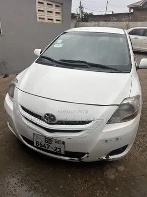 Toyota Yaris L Hatchback 3dr 2012 White