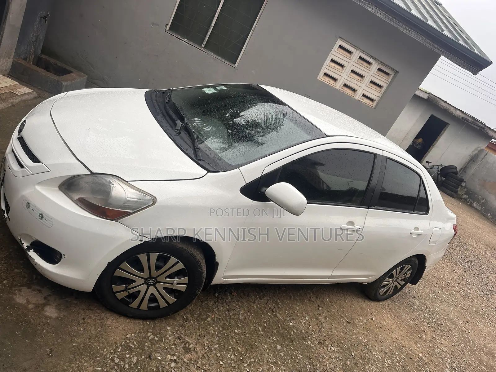 Toyota Yaris L Hatchback 3dr 2012 White