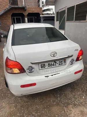 Toyota Yaris L Hatchback 3dr 2012 White