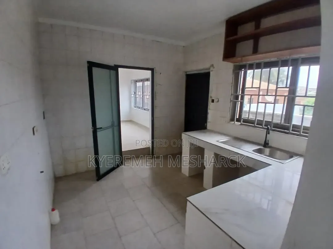 3bdrm Apartment in Madina Libya 🇱🇾, Zongo Junction for rent