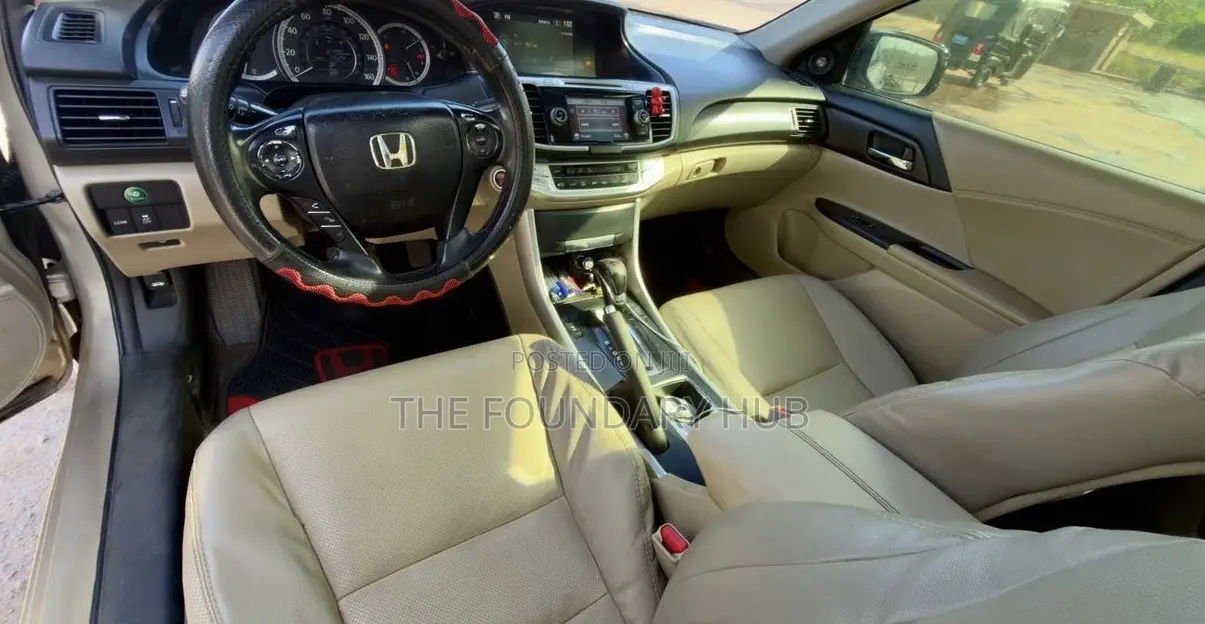 Honda Accord Touring 4dr Sedan FWD (3.5L 6cyl 6A) 2016 Gold