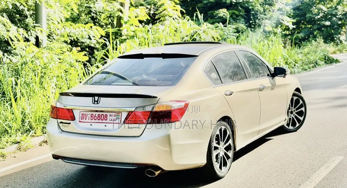 Honda Accord Touring 4dr Sedan FWD (3.5L 6cyl 6A) 2016 Gold
