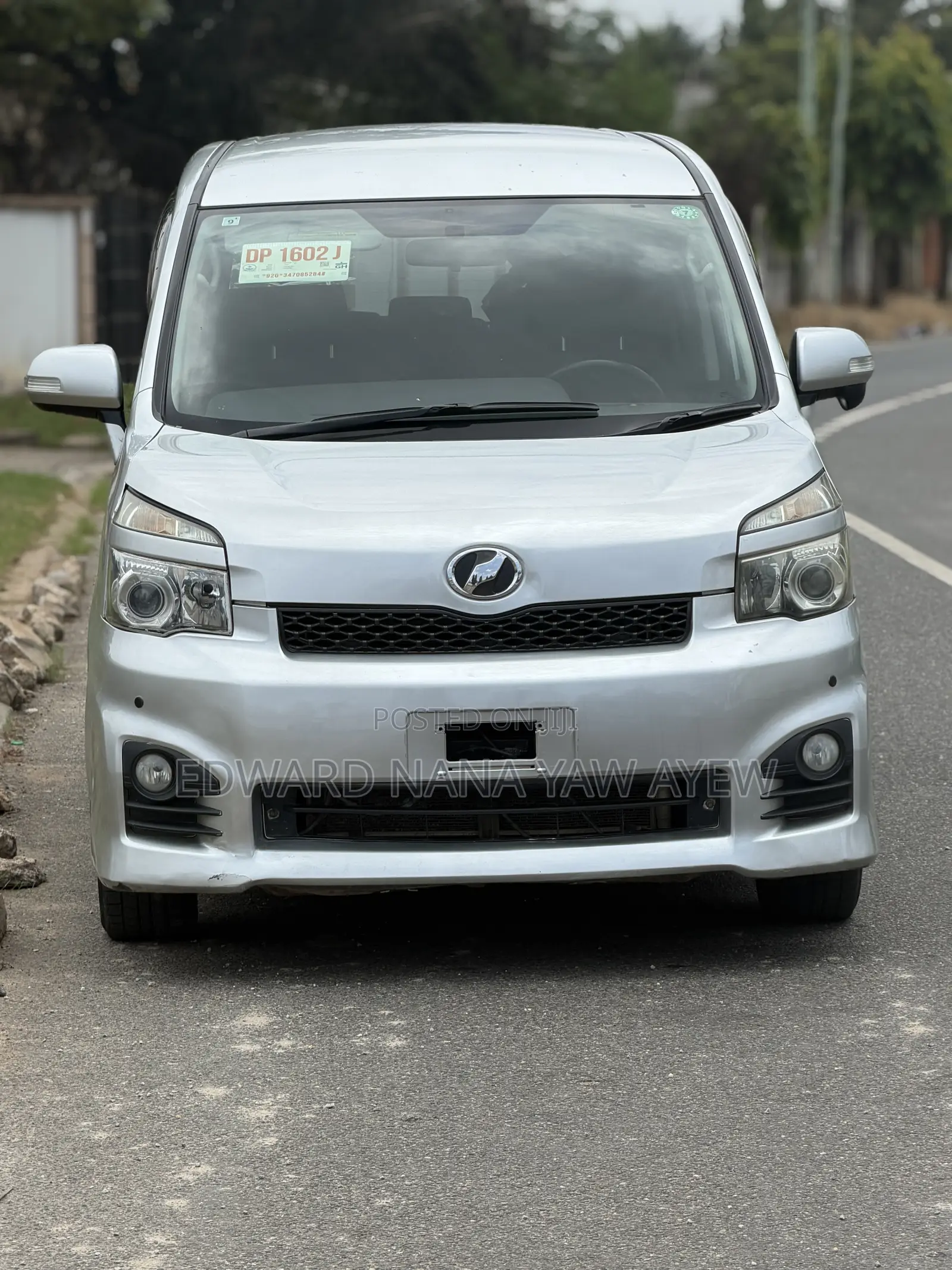 Toyota Voxy V 4WD 8-Seater 2010 Silver