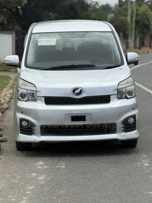 Toyota Voxy V 4WD 8-Seater 2010 Silver