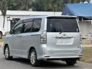 Toyota Voxy V 4WD 8-Seater 2010 Silver
