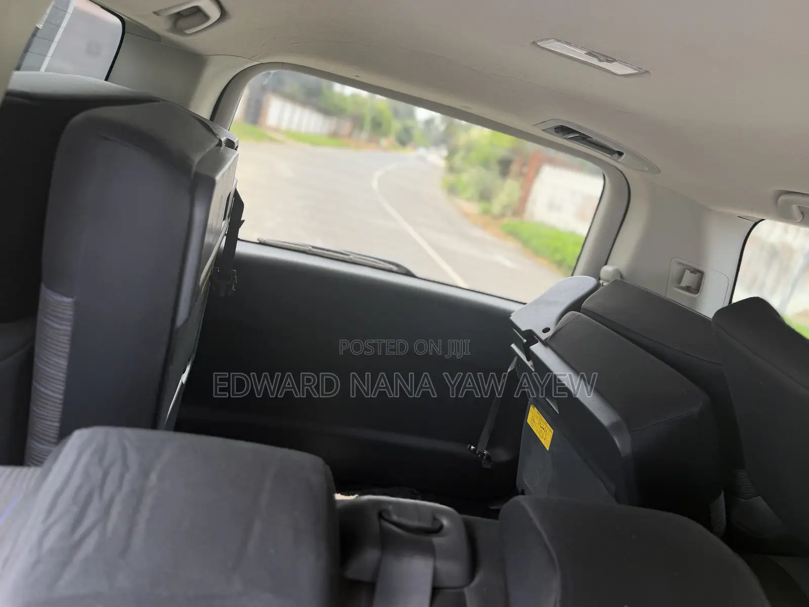 Toyota Voxy V 4WD 8-Seater 2010 Silver