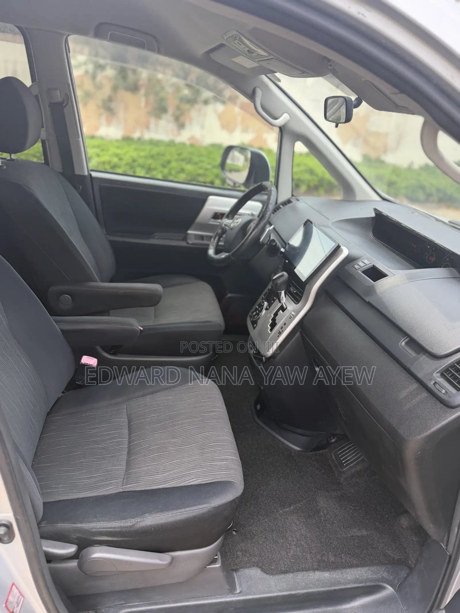 Toyota Voxy V 4WD 8-Seater 2010 Silver