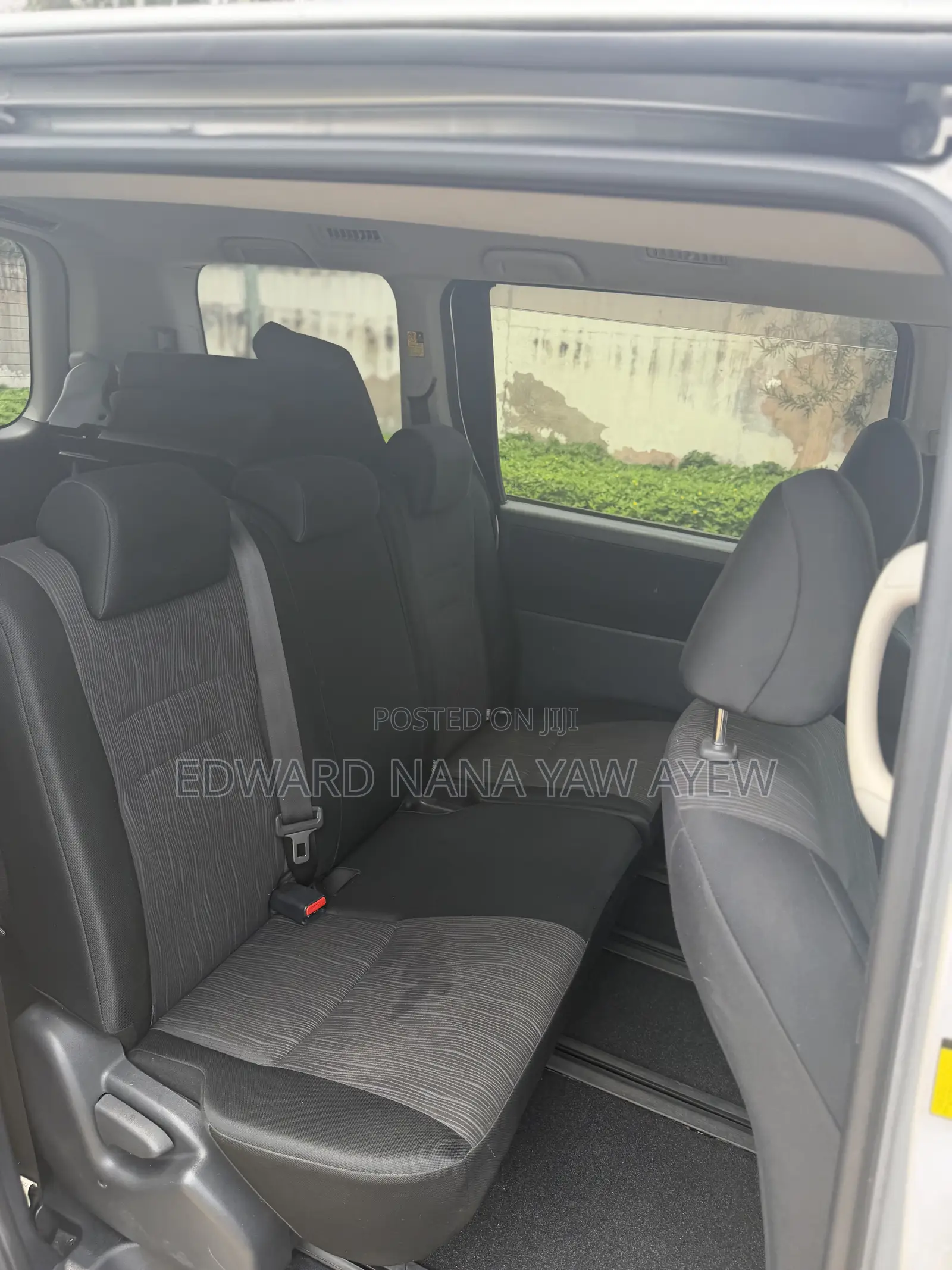 Toyota Voxy V 4WD 8-Seater 2010 Silver