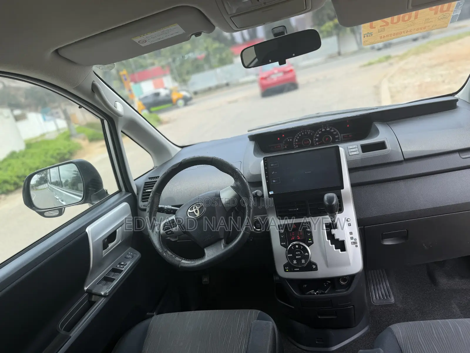 Toyota Voxy V 4WD 8-Seater 2010 Silver