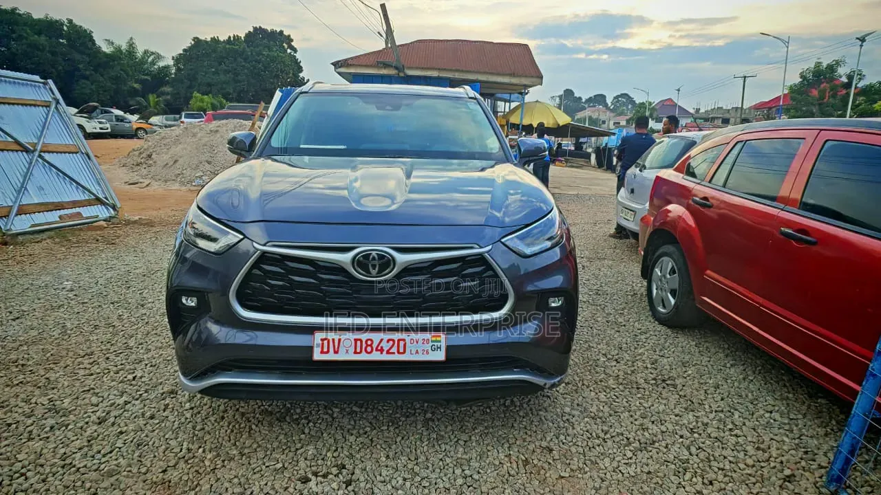 Toyota Highlander XLE 2021 Gray