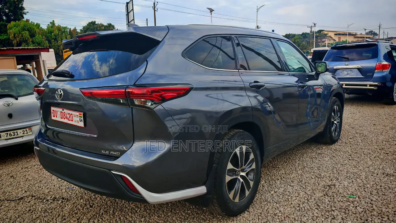 Toyota Highlander XLE 2021 Gray