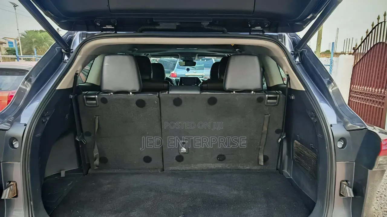 Toyota Highlander XLE 2021 Gray