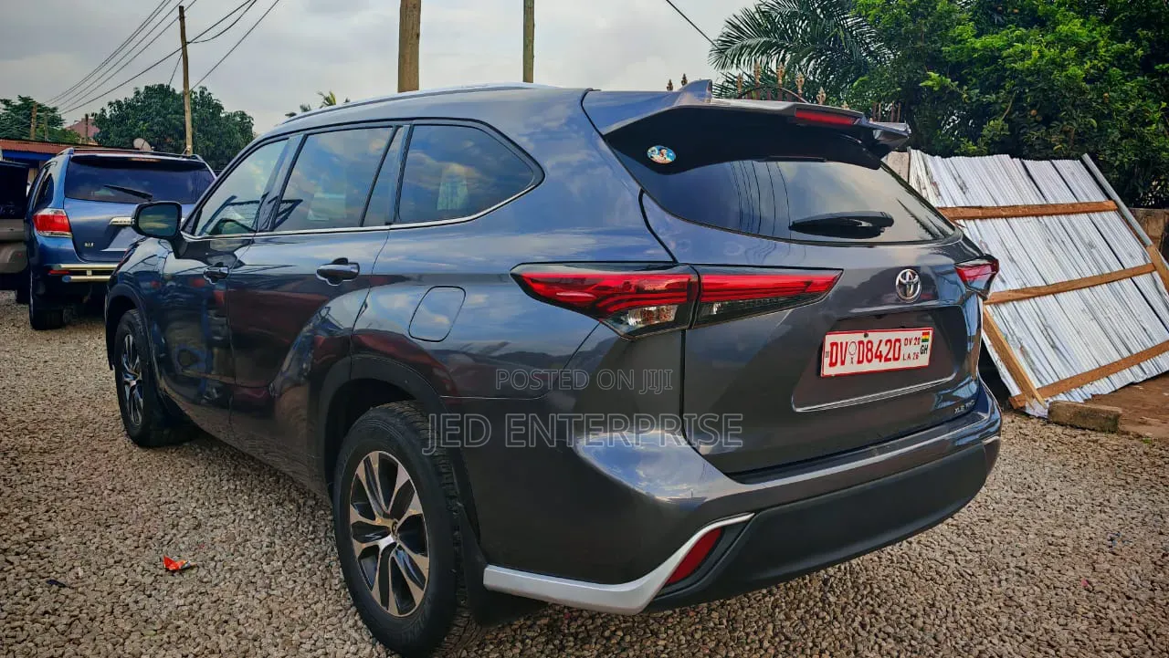 Toyota Highlander XLE 2021 Gray