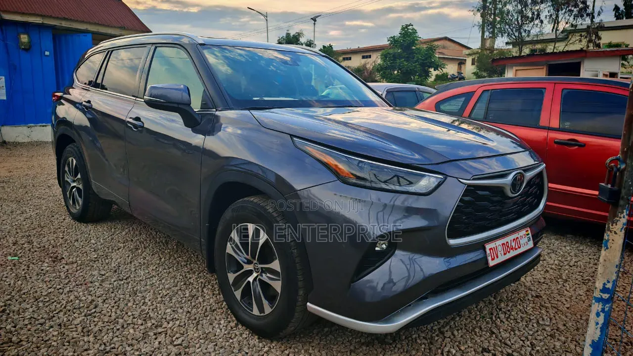 Toyota Highlander XLE 2021 Gray