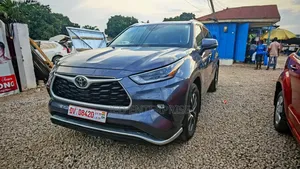 Toyota Highlander XLE 2021 Gray