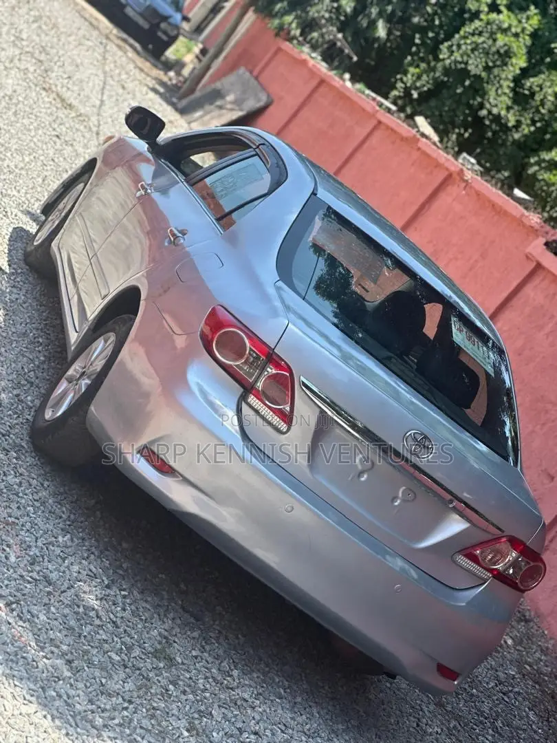Toyota Corolla Altis 2012 Silver