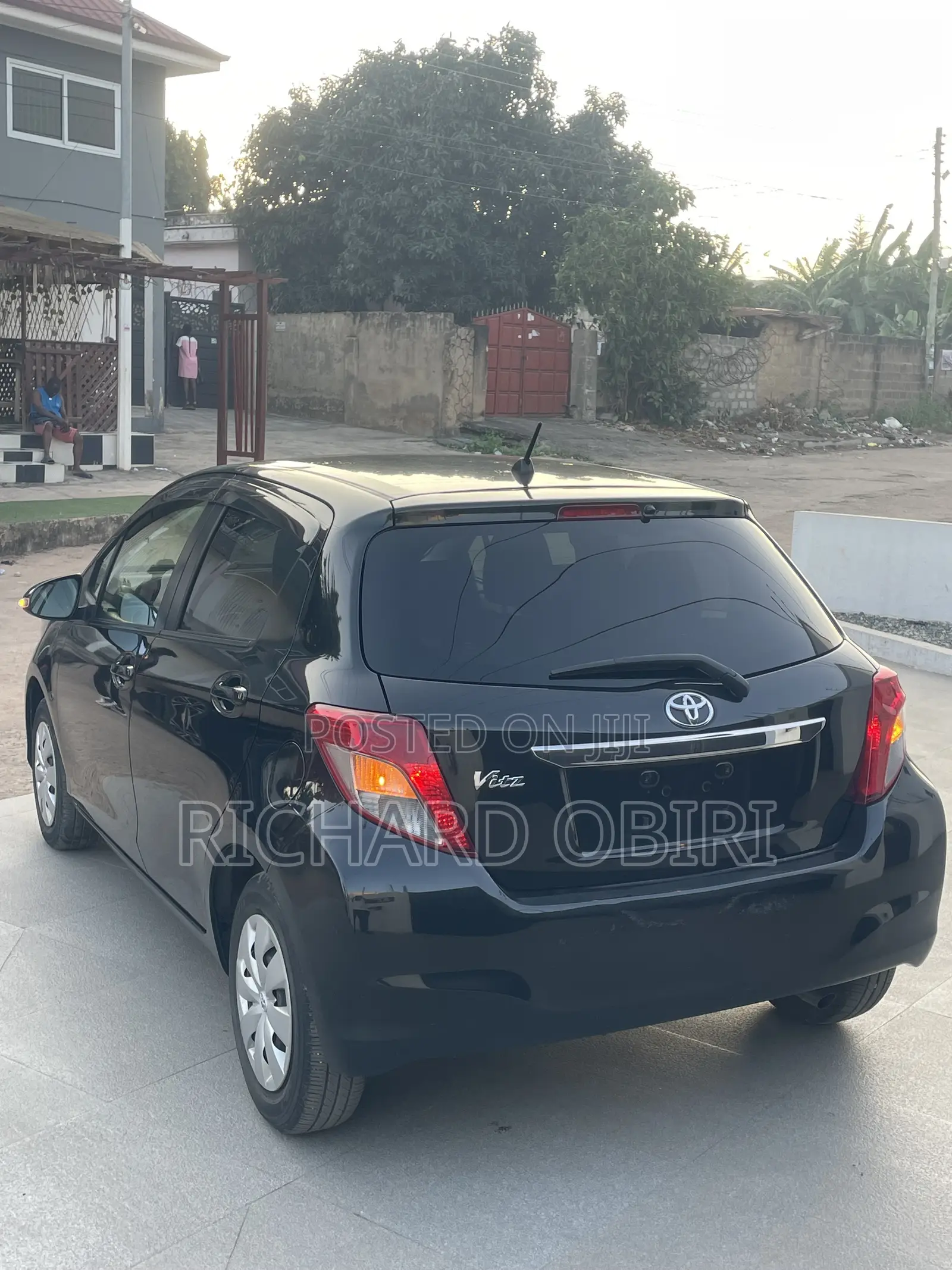 Toyota Vitz 1.3 AWD 3dr 2013 Black