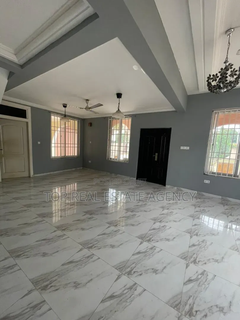 5bdrm House in 150, Ola Achool Area for rent