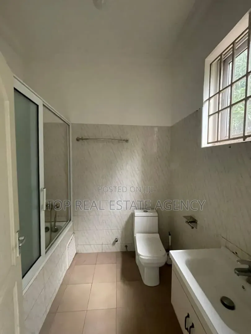 5bdrm House in 150, Ola Achool Area for rent