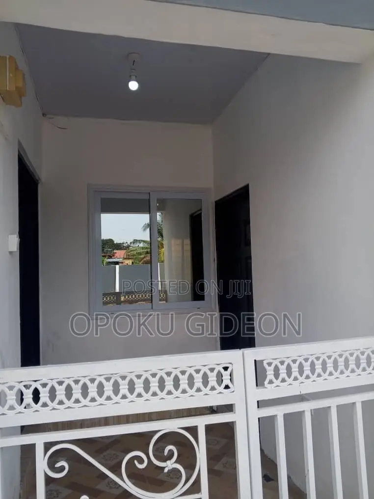 1bdrm Room & Parlour in Canada, Olebu for rent