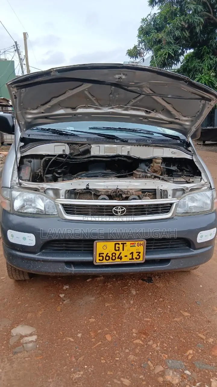 Toyota Grand HiAce 2001 Silver