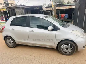 Toyota Vitz 1.3 FWD 5dr 2010 Silver