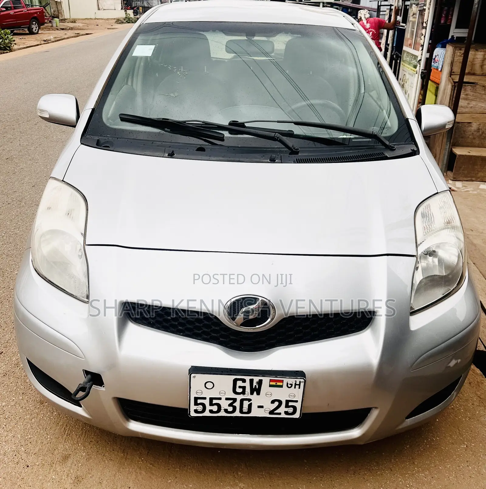 Toyota Vitz 1.3 FWD 5dr 2010 Silver