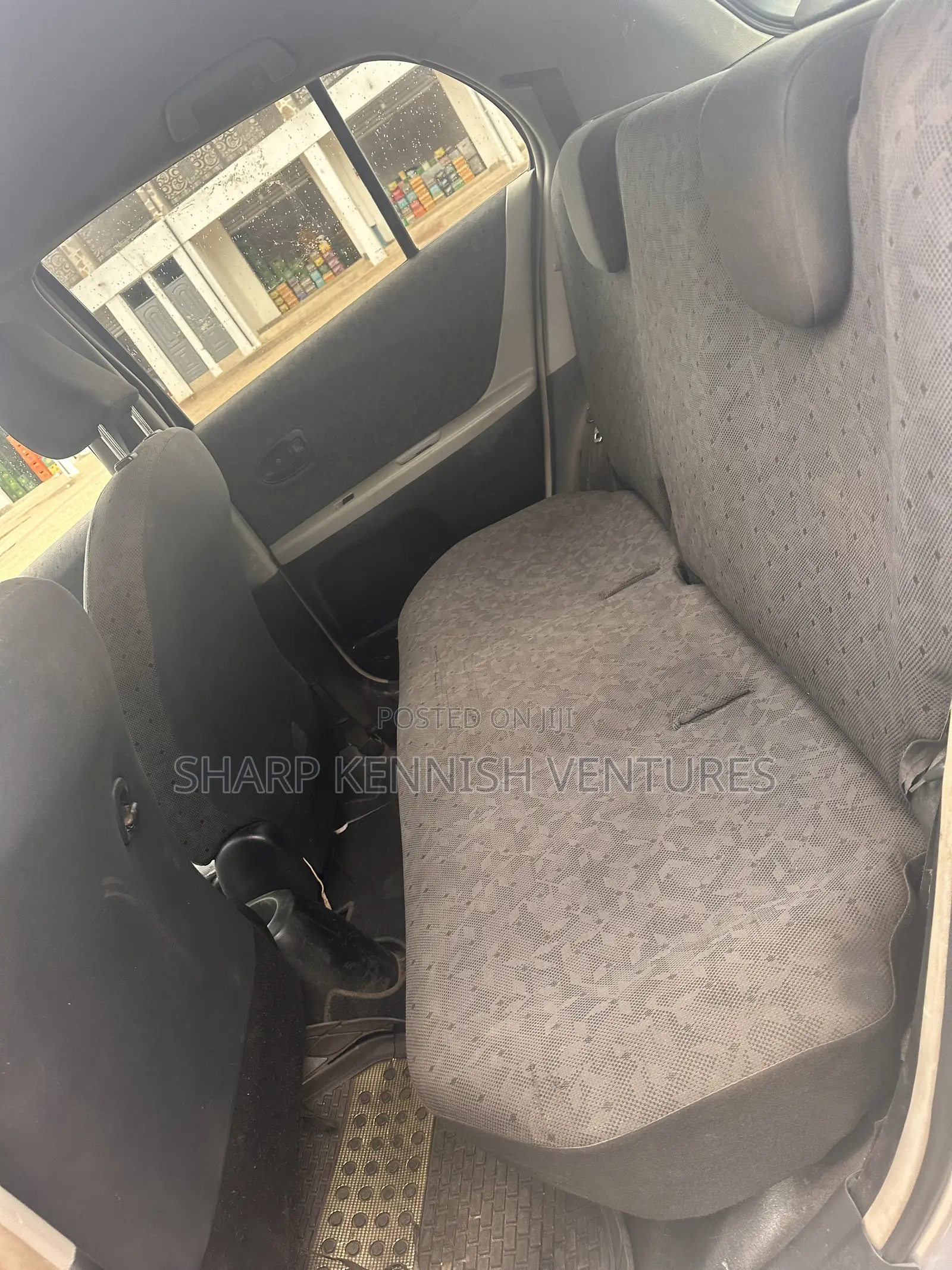Toyota Vitz 1.3 FWD 5dr 2010 Silver